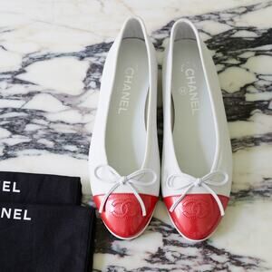 NWOB CHANEL 2019 White Lambskin Red Patent CC Cap Toe Bow Ballet Flats EU 36